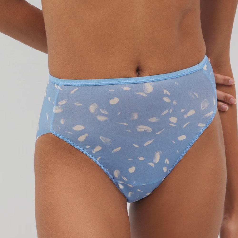 VANISHING TUMMY Lot
High-Waist Brief Panty With Lace